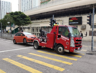 警方拖走一车。警方提供