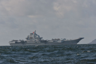 海軍航母編隊第一次停靠香港。
