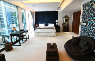 主人套房設於頂層全層，睡房區面積寬廣。