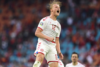 丹麦凭多尔贝治梅开二度，助丹麦大胜威尔斯4:0。AP