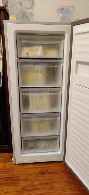 港媽用之儲存母乳的雪櫃。圖片來源：Facebook 群組 「淘寶開心share」