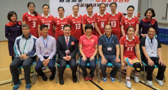孫玥請來恩師中國女排總教練郎平與一眾昔日戰友來港重聚，讓香港球迷一暏中國女排風采。