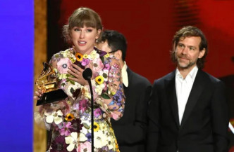 Taylor Swift凭专辑《Folklore》夺「年度专辑」。