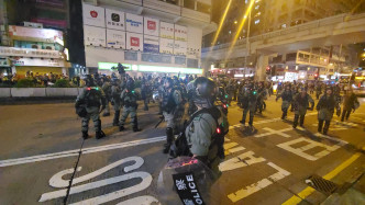 逾百名防暴警駐守彌敦道。