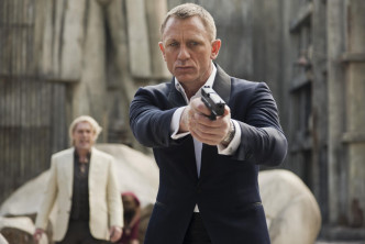 《007：生死交战》(No Time to Die)原先定于今年 4 月上画，惟受到疫情影响，延期至明年４月上映。