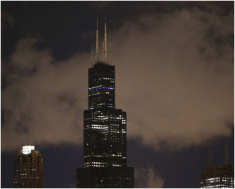 芝加哥摩天大廈響應熄燈1小時。AP