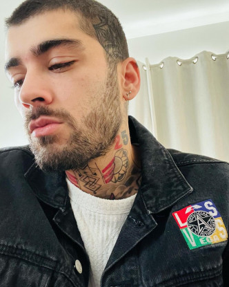 4日前，Zayn Malik在社交平台上載的自拍，對眼好似喊到腫咗。