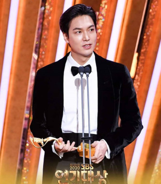李敏鎬憑《The King》獲男子最優秀演技賞。