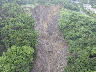 受梅雨影响，气象厅警告当地仍有可能再度发生山泥倾泻。AP图