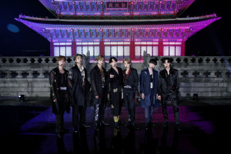 BTS登上《The Tonight Show Starring Jimmy Fallon》，并在韩国文化遗产兼知名旅游景点景福宫前唱跳《IDOL》。