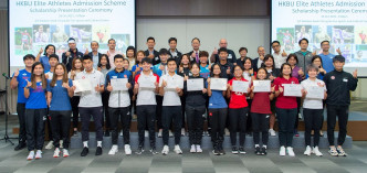 香港浸会大学精英运动员入学计划今年共取录十名杰出运动员，包括香港女子足毽队成员阎诺，以及香港拯溺代表队成员郭永颂。受访者提供