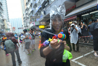 九龍城潑水節市民泰國人大玩水戰