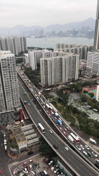 东区走廊交通挤塞，网民Yiu Mung图片‎