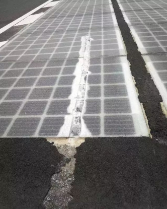 山东济南太阳能公路遭破坏 。网上图片
