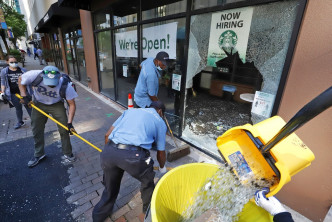 星巴克早前在騷亂中被大肆破壞。AP資料圖片