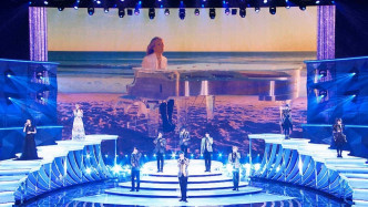 X JAPAN團長YOSHIKI身在美國，樂隊上演美日合作演出。