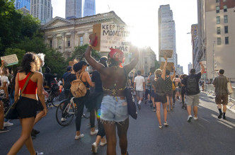 示威者和平遊行。AP圖片