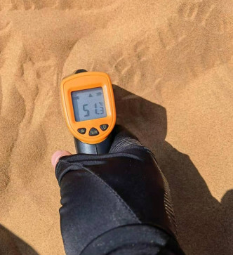 李同学指出，当时的沙漠地表温度高达51.3度。网上图片