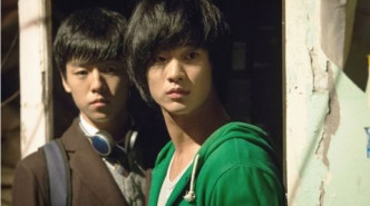 李玹雨和金秀贤曾合作电影《伟大的隐藏者》。