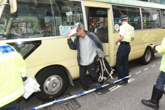 小巴司机协助警方调查。