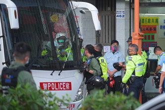 警方以涉嫌危险驾驶及藏有攻击性武器，拘捕一名新巴车长。资料图片