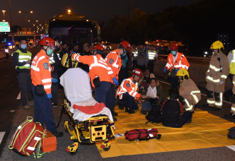 青衣長青公路昨發生致命交通意外，造成37人死傷。