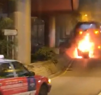 中環巴士起火。影片截圖