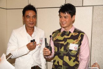 任達華（左）、羅仲謙（右）出席電影《小Q》慈善首映禮。