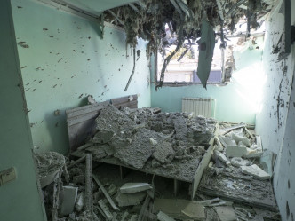 一间酒店房间日前被阿塞拜疆的炮弹炸毁。AP