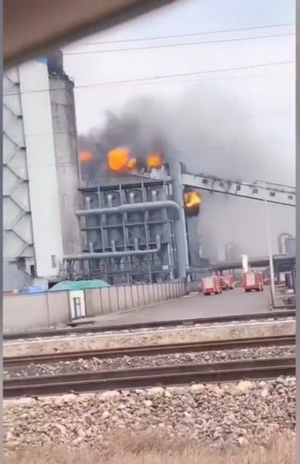 煤化工厂昨日近中午时份发生火警。网图