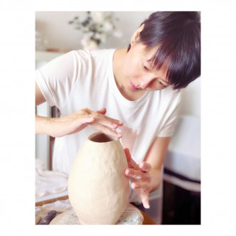 Gigi更有学整陶瓷，更在家中有一个「陶室」，专门用来制作陶具。