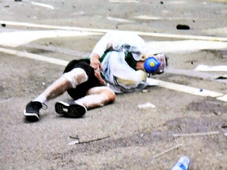 吴应武称前年6月12日和8月4日参与游行期间，遭警方橡胶子弹打中腹部并遭围殴。资料图片
