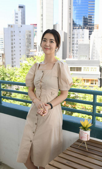 棉質方形領位Button-Down Dress/$1,650。