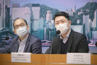 疫苗顾问专家委员会成员李卓广（左）及孔繁毅（右）。