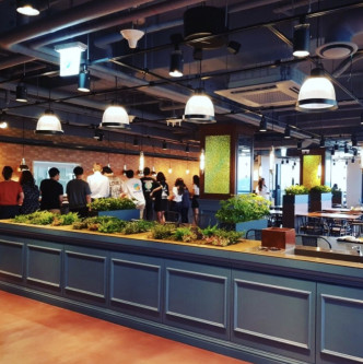 JYP坦言新大樓的食堂是他的驕傲，因為全部食物採用有機農食。