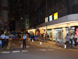 政府宣布對香港仔利港中心進行封區。