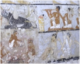壁畫繪有猴子採水果和在管弦樂隊前跳舞的的模樣。AP