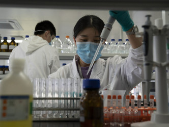 中國至少有4款疫苗已進入3期臨床試驗。AP資料圖