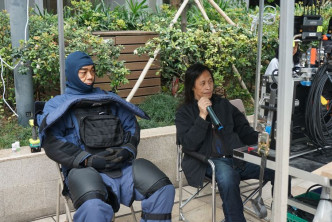 导演邱礼涛（右）认为拍过《十万火急》的青云体能应付理应绰绰有馀。