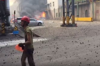 江西南昌有炼钢厂高炉起火爆炸。网上图片
