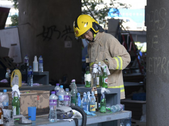 消防清理石油气罐等危险品。