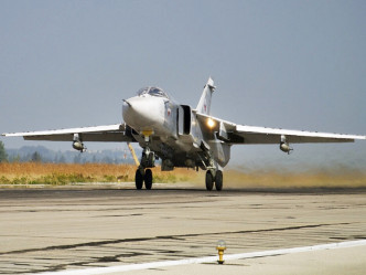 俄罗斯国防部指，黑海舰队上周曾出动「Su-24」轰炸机等。AP图片