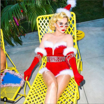 Katy為聖誕歌拍MV。