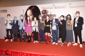 老板杨受成博士夫妇率台前幕后人员支持电影《圣荷西谋杀案》首映。