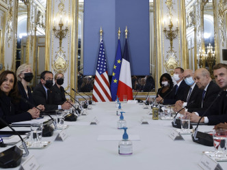 美國與法國代表進行會議。AP圖