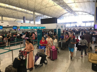 有旅客滞留本港机场。