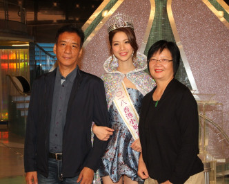 陈晓华的父母昨晚也有在场见证她夺冠。