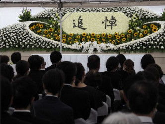 京都动画纵火惨案两周年，在办公室遗址举行悼念仪式。