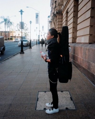 林二汶貼出當年在街頭偷拍盧凱彤的照片。