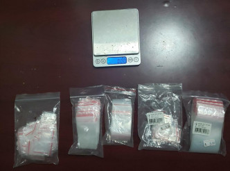 行动中检获电子磅及大量毒品包装袋。警方图片